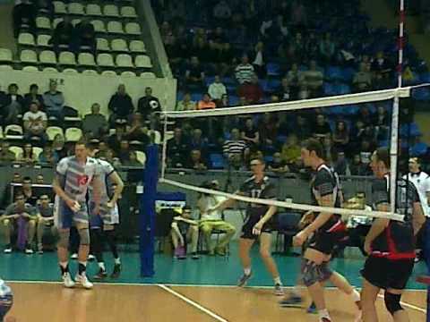 Волейболисты «Белогорья» обыграли кемеровский «Кузбасс»