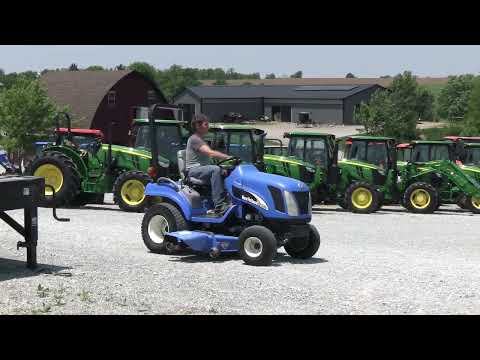 Tracteur New Holland TZ24DA de 2004 à poste ouvert avec tondeuse ventrale ! À vendre chez Mast Tr...