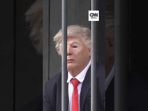Ator se fantasia de Trump em cadeia cenográfica em Teerã, no Irã