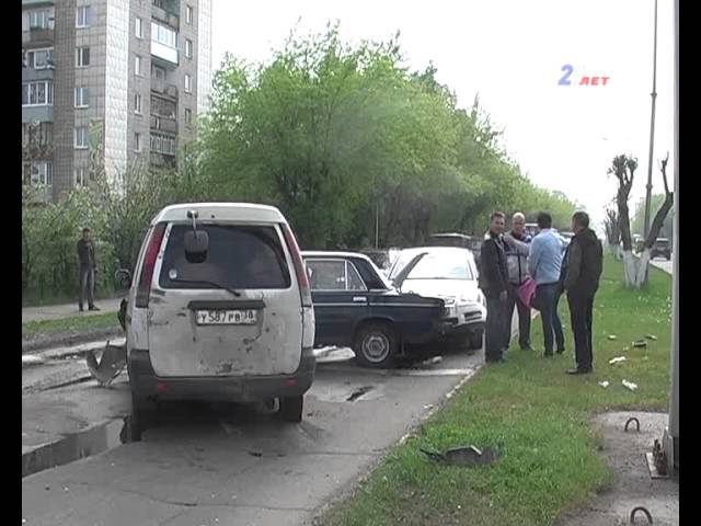 В аварию попали сразу четыре машины