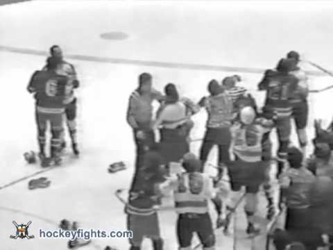 Rick Middleton vs Dave Schultz