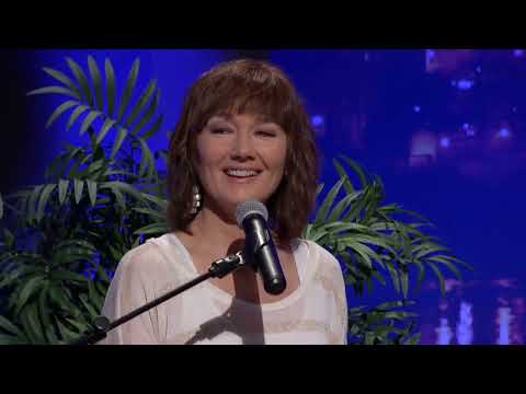 Lari White - "Champagne" (Live on CabaRay Nashville)