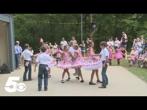 Prairie Grove carries on holiday traditions at Clothesline Fair | 5newsonline.com
