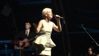 Ellie Goulding Only Girl In The World (Rihanna Cover) Live At Somerset House London