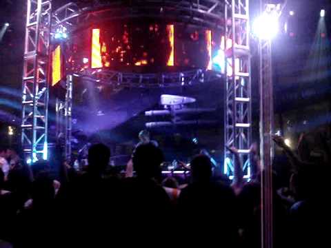 Avicii mix of Empire Of The Sun- Walking On A Dream