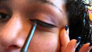 applying eyeliner for beginners