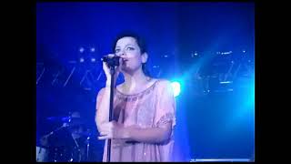 Lily Allen - Naive (The Kooks Cover) (Live At It&#39;s Not Me, It&#39;s You Tour 2009) (FAN MADE VIDEO)