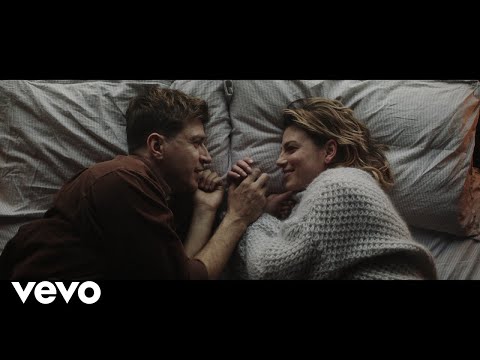 Video per il significato della canzone Luci blu di Emma Marrone