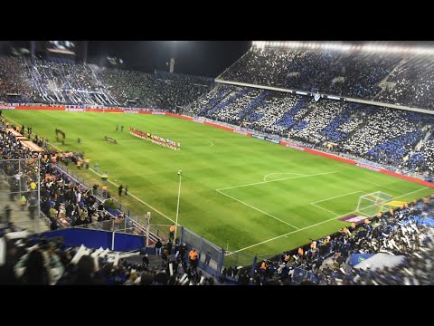 "¡IMPRESIONANTE! RECIBIMIENTO de la HINCHADA de Vélez vs. River | MOSAICO | Copa LIBERTADORES 2022" Barra: La Pandilla de Liniers • Club: Vélez Sarsfield
