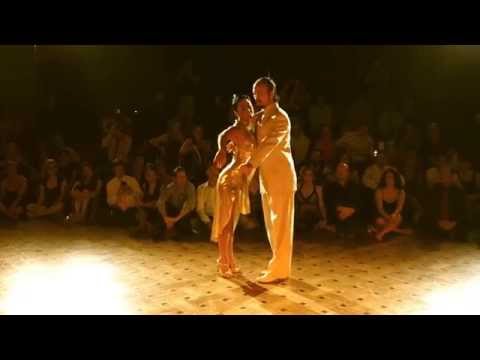  Erna Dolcet  and  Santiago Giachello  are  dancing  to  the  tango  "  Desencuentro  "  by  Aníbal Troilo  at  Brussels Tango Festival  in  2014