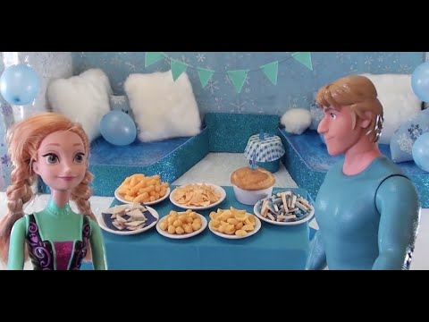 Elsa's birthday party with the Disney princesses, presents, surprises and real tiny food and cake