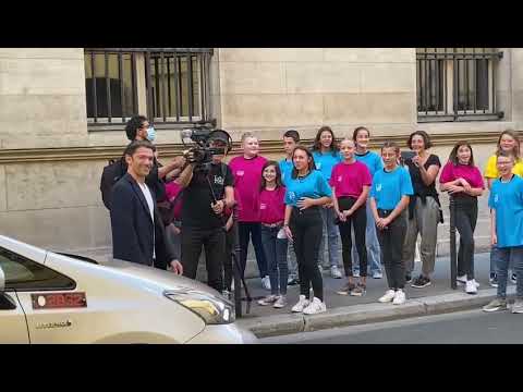 Anniversaire surprise de Gautier Capuçon par l'équipe d'OAE et l'orchestre à l'école de Flixecourt
