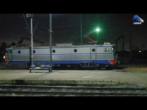 ⚡Electric Arcs on High Voltage Ice Overhead Catenary 🚊⚡❄