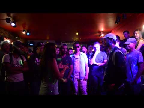 Olive Brune vs Deejizz