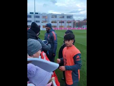 Vincent Kompany and Maycon Douglas Cardozo with the fans after Bayern's open training session