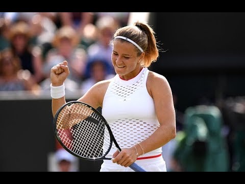 Rebel Wilson cheers on Karolina Muchova | Wimbledon 2019
