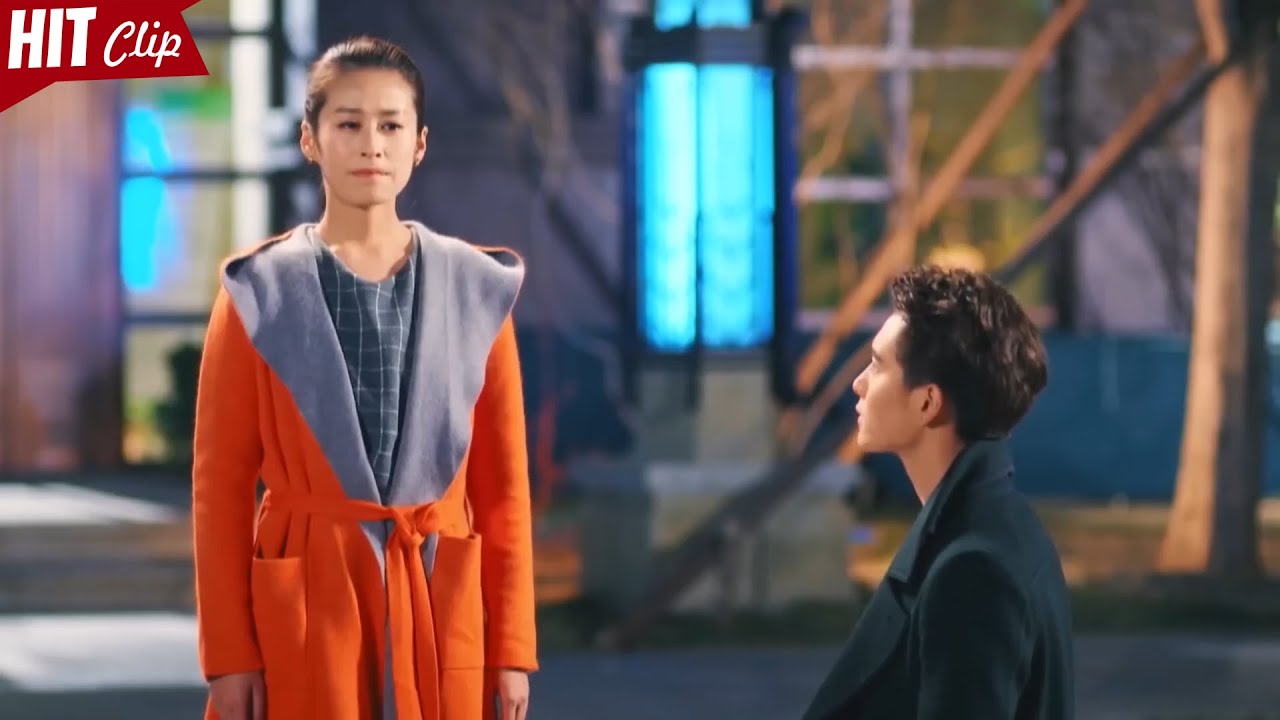 Dilemma!! Her ex-boyfriend proposed to her in front of her ex-husband just right after she divorced