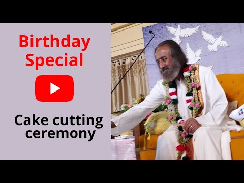 Exclusive darshan of cake cutting ceremony of @gurudev ji now.