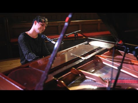 Romain Axisa - Love Without Feelings (live)