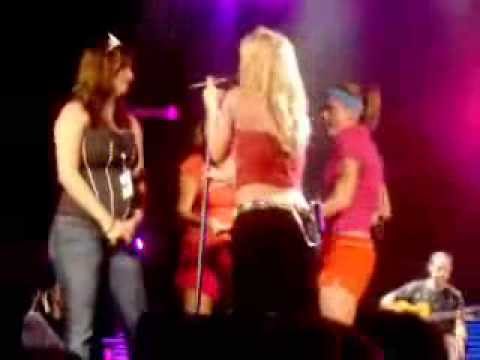 Kelly Clarkson - Ashley's Birthday & Breakaway - Wilkes Barre - 07-08-05