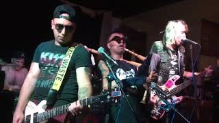 Download lagu The Babes - The choice is up to you - The Gunners Pub, London mp3 Download lagu The Babes - The choice is up to you - The Gunners Pub, London mp3