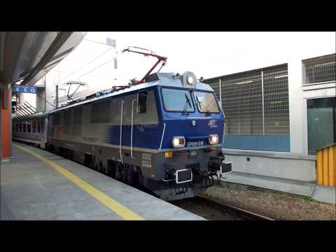 EP09-018  Odjeżdża na Płaszów ze składem pociągu "Krakus" z Warszawy Wschodniej.Kraków Główny