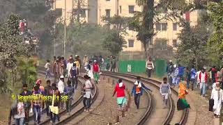 preview picture of video 'Asi train ma bhid kahi nahi DEKhi hogi'