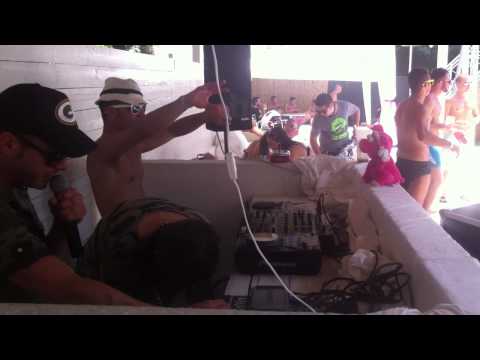 ALEX LOCO ATELIER CABRIOLET POOL PARTY