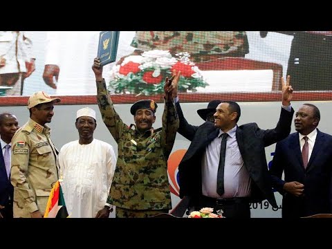 الفريق أول عبد الفتاح البرهان يؤدي اليمين رئيسا لمجلس السيادة في السودان…