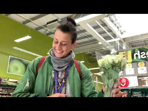 How to Sign Sainsbury in Auslan