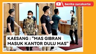 Download lagu Kocaknya Kaesang Saat Suruh Gibran Masuk Kantor ! Keburu Ditunggu Tamu Yang Lain mp3