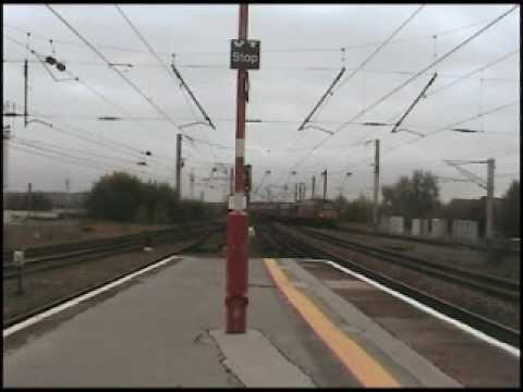 67003 passes Warrington on a car train