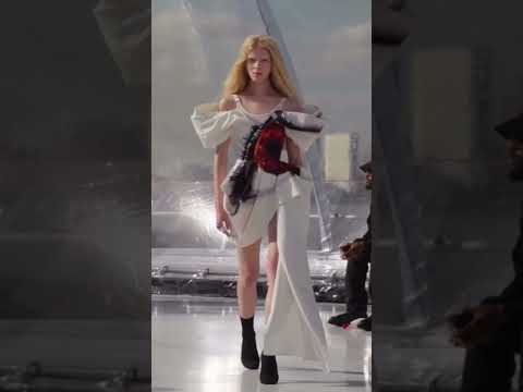 Alexander McQueen #couture #runway #model #parisfashionweek #fashionshow #alexandermcqueen