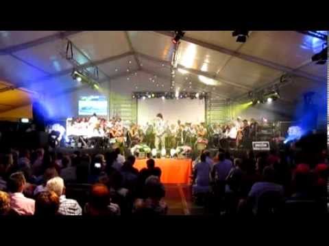 Ameide's Fanfarekorps met Elvis Presley medley 70's 2