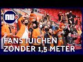 Geen 1,5 meter en veel juichen: zo genoten vijfduizend fans van Oranje