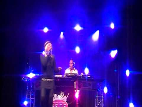 DJ AMVOX LIVE VOCAL SHOW WARM UP OF DAVID VENDETTA & MICAH 28/05/10  "LOOKING FOR LOVE"