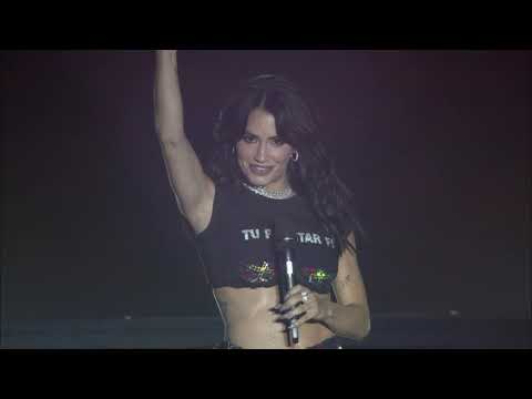 Asi iniciaba Lali su show en la FNM Paraná con estas palabras y toma mate