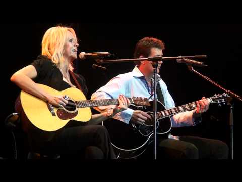 Adam Harvey & Beccy Cole - I Love To Have A Beer With Duncan