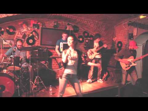 08 июня 2015 года  .  группа  Aaron Z  в  ZIS BAR