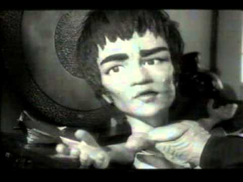 BRUCE LEE VS KARATE KID (DANIEL LARUSSO)