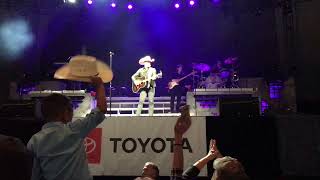 Flying Down a Back Road - Justin Moore - Live