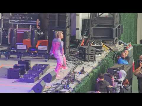 Text Me - DPR Live @HITC NYC 2023 (need ID on the song)