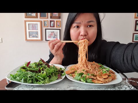 กินยำขนมจีนหมูยอเผ็ดๆแซ่บเวอร์ Eat Spicy  Thai Vermicelli Salad With Pork Sausage