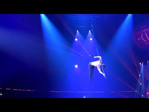 Aerial Pole Andrey Lyamin Màstil aeri