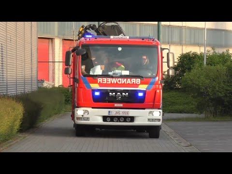 Duikwagen Brandweer Antwerpen Noorderlaan met blauw op het achterterrein