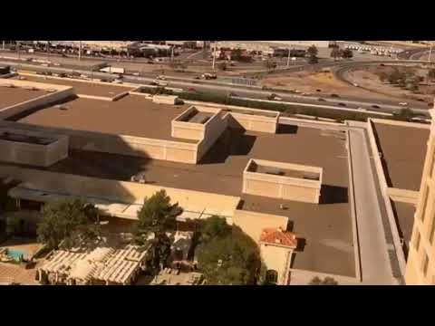 Greg Ferreira e Emily Garcia dirigindo uma lamborguine v10