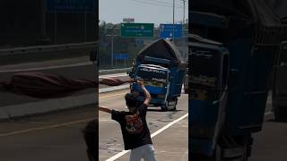 Download lagu STORY WA TRUK 30 DETIK‼️#trukmania #trukmbois #trukoleng #drivermuda #risalrmll #shorts mp3