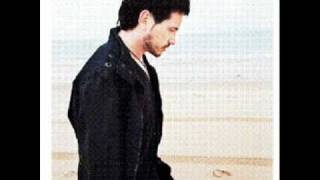 david de maria jugando con los charcos