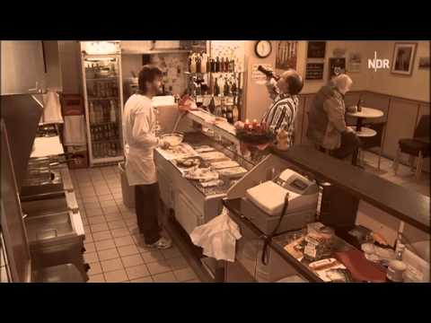 Dittsche lacht und verschluckt sich - Panierte Beine