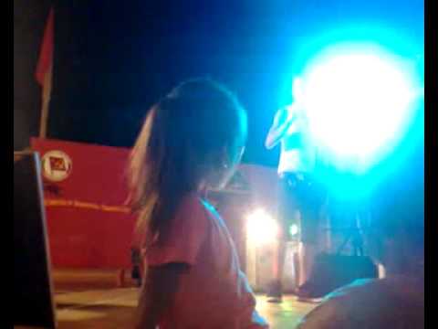 mgekis-sparirò live at festa dei comunisti in piazza 4 u.u